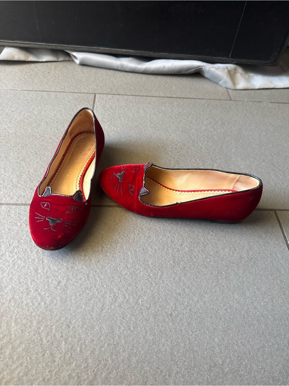 Charlotte Olympia Red Velvet Kitty Flats Cat Loafers Size 34.5 EU 4.5 US